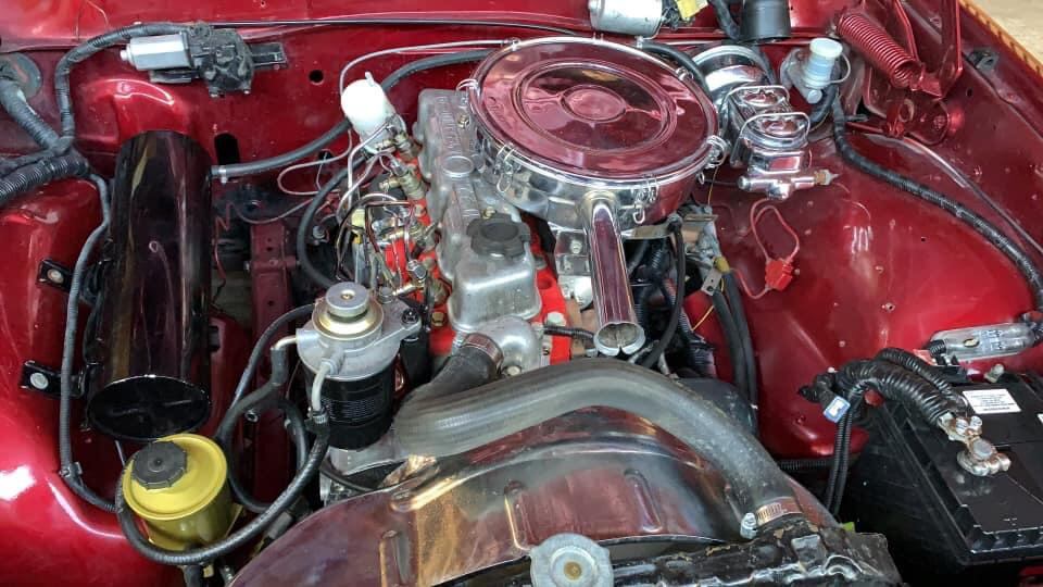 Para Diederick Cantillo Solano su Datsun 220C de 1977 no es un carro cualquiera, es su compa de vida, crecieron juntos y lo ha visto toda la vida, por eso es su amigo de grandes aventuras y lo amó desde que lo conoció.