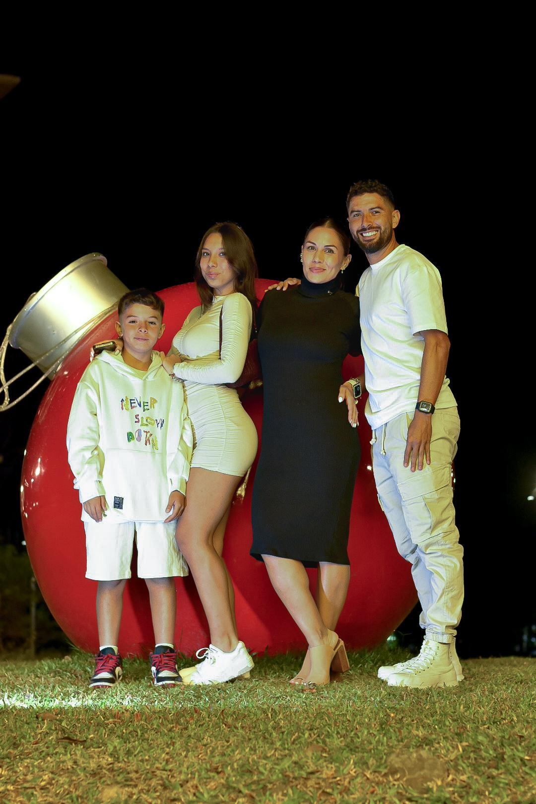 Marvin, su esposa Ericka y sus hijos Amanda y Mateo ya lograron acomodarse a su nueva vida en la capital. Cortesía.