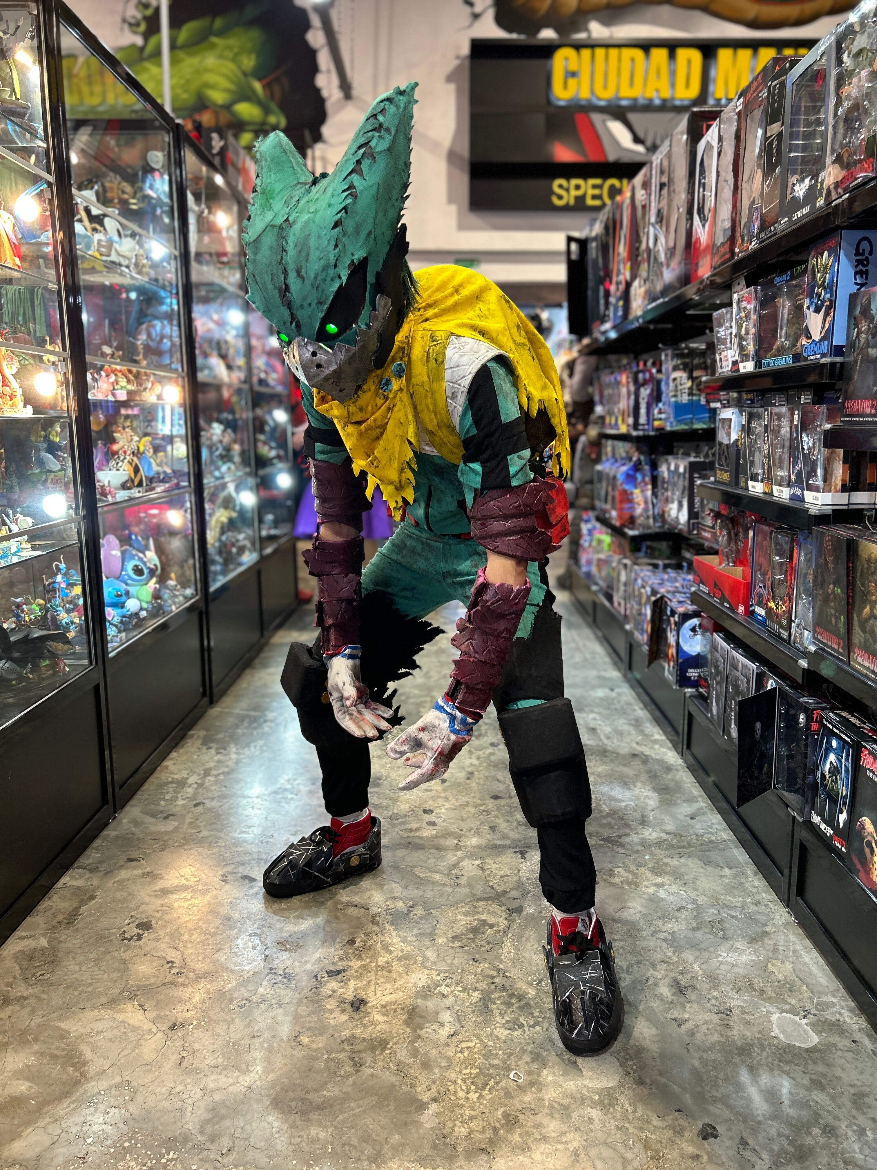 Los cosplayers invierten días y hasta meses confeccionando sus trajes, para que sean lo más apegados posible, a lo reales.