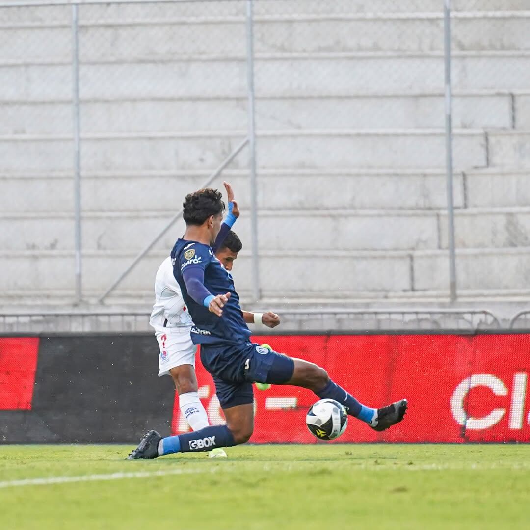 El defensor Luis Vega recibió una oferta del Saprissa pero la rechazó, según confirmó su padre al diario Diez. Instagram Luis Vega.