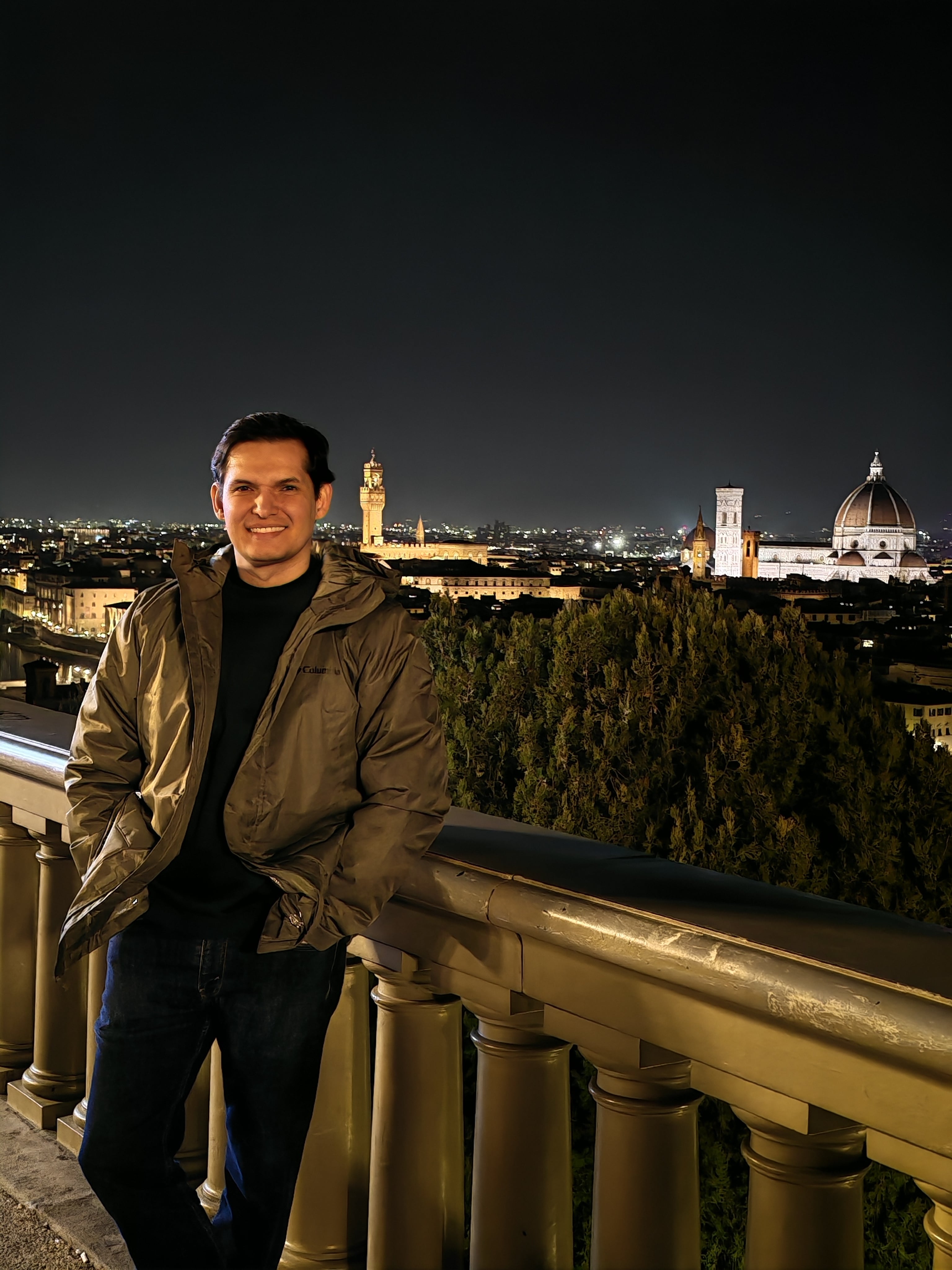 चॅनल 8 वर फुटबॉल अल दिया मधील क्रीडा पत्रकार जोस पाब्लो अल्फारो रोजास.