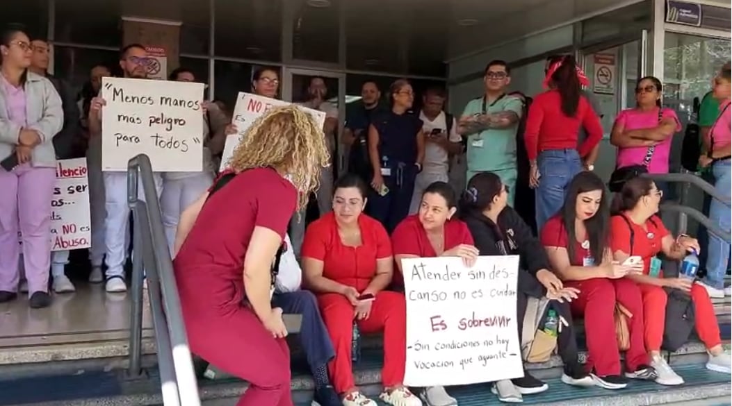 Manifestación en el hospital Calderón Guardia