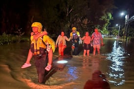 Una noche de angustia vivieron los vecinos por inundaciones en Quepos