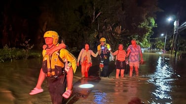 Una noche de angustia vivieron los vecinos por inundaciones en Quepos