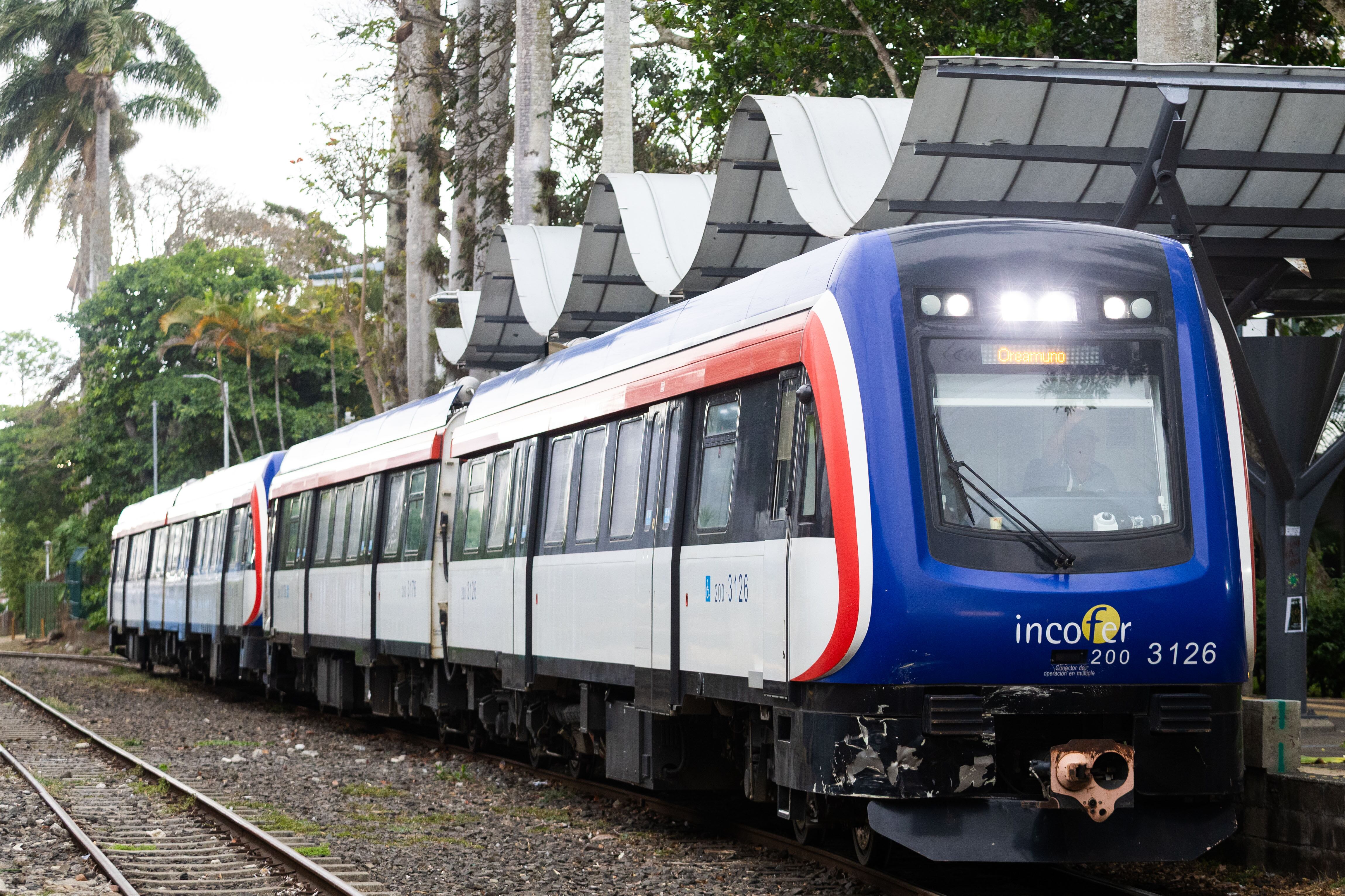 Fotos del tren tomadas en distintas fechas como archivo
