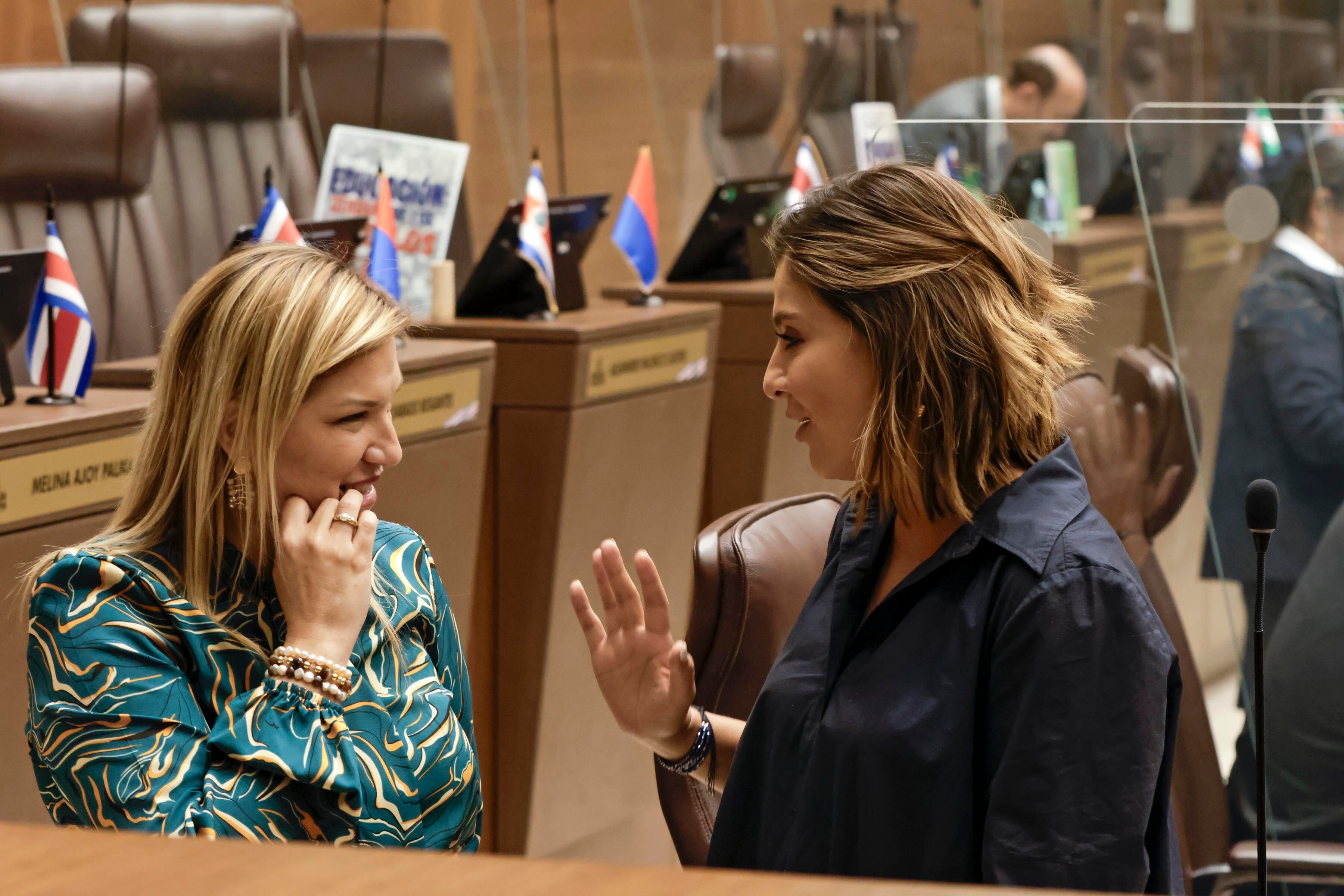 Aprobación de voto de censura contra la ministra de Educación, Anna Katharina Müller.