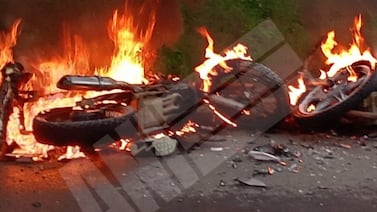 Choque terminó con dos motos en llamas y el fallecido sigue sin ser identificado por una dolorosa razón