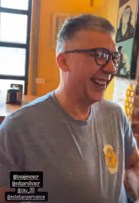 Edgar Silva con la camiseta de Percance.