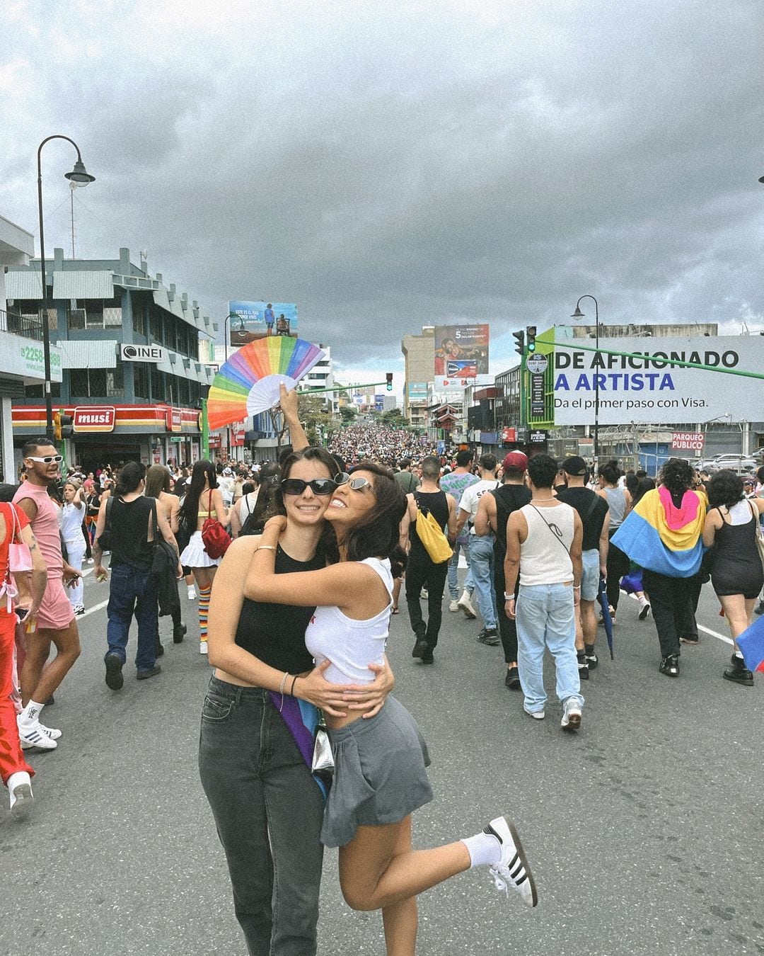 Erick León, papá de María fernanda León y María Celeste León y María Paula