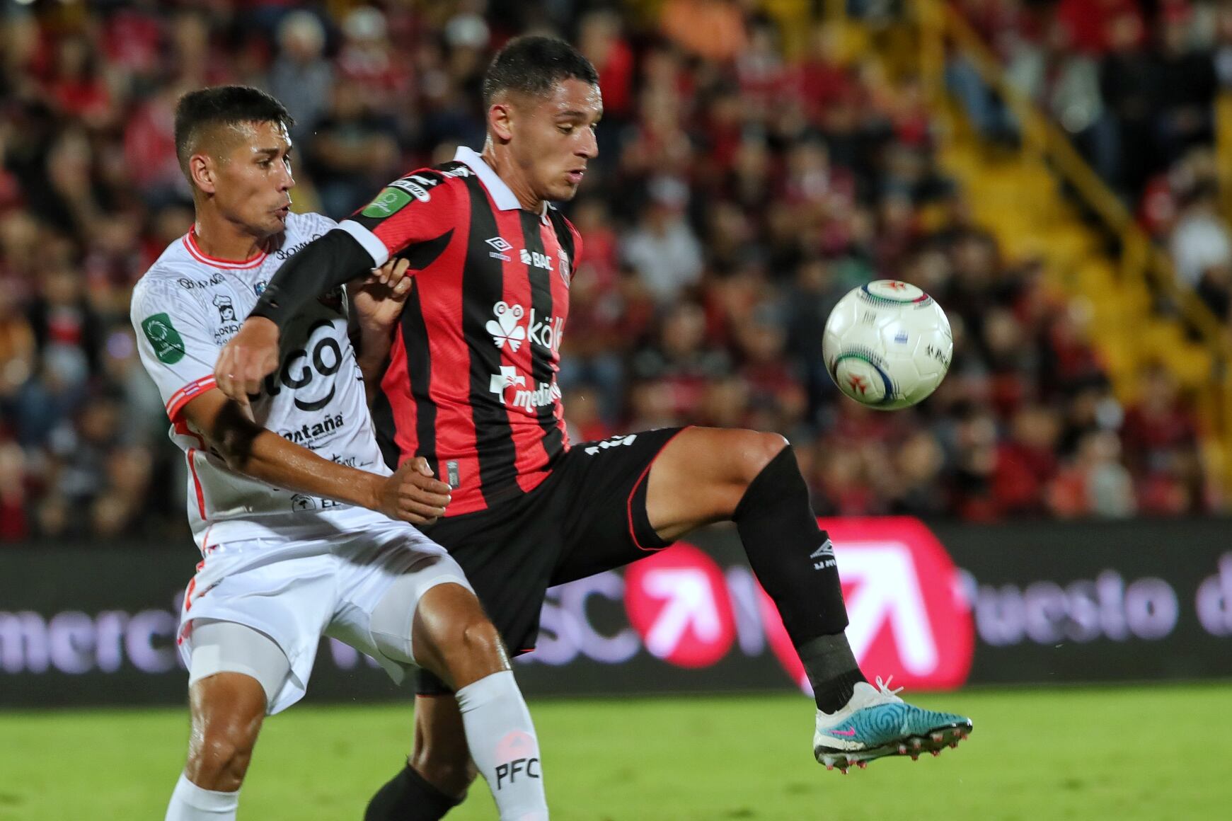 1609/2023/ Juego entre Liga Deportiva Alajuelense vs Puntarenas FC por la jornada 10 del torneo apertura de la Liga Promerica en el estadio Alejandro Morera Soto / foto John Durán