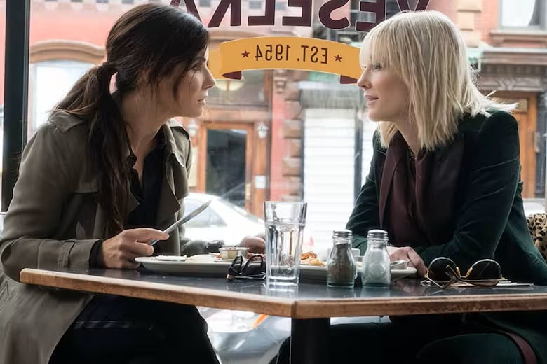 Sandra Bullock interpreta a Debbie Ocean, la mente detrás del gran golpe