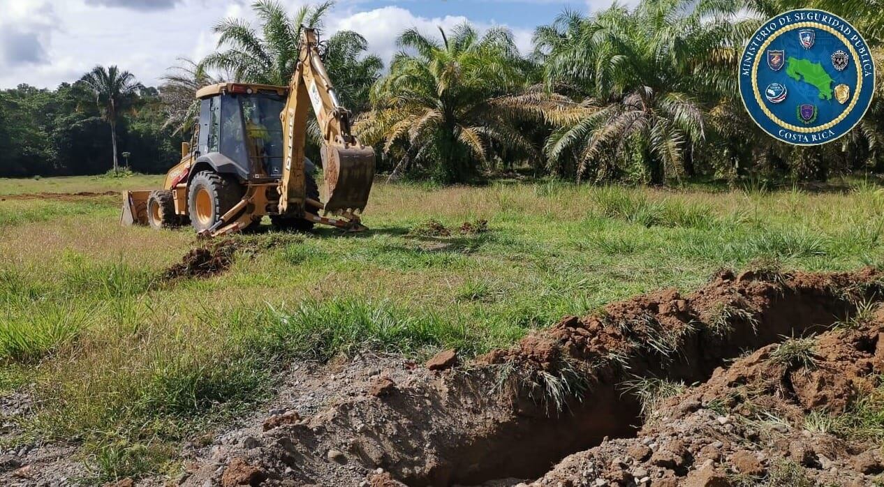 Ministerio de  Seguridad Pública destruye pistas clandestinas en Osa. Foto MSP.