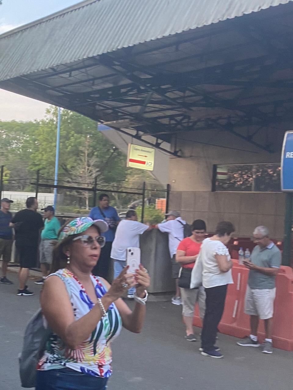 Nicaragua impide ingreso a 100 turistas ticos