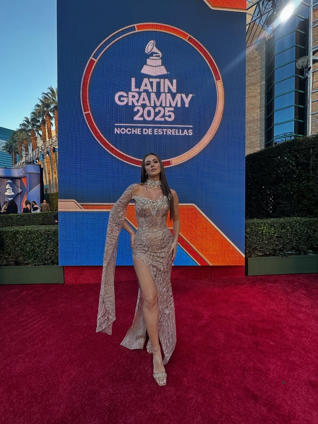 Karina Ramos en la alfombra roja de los Latin Grammy 2025