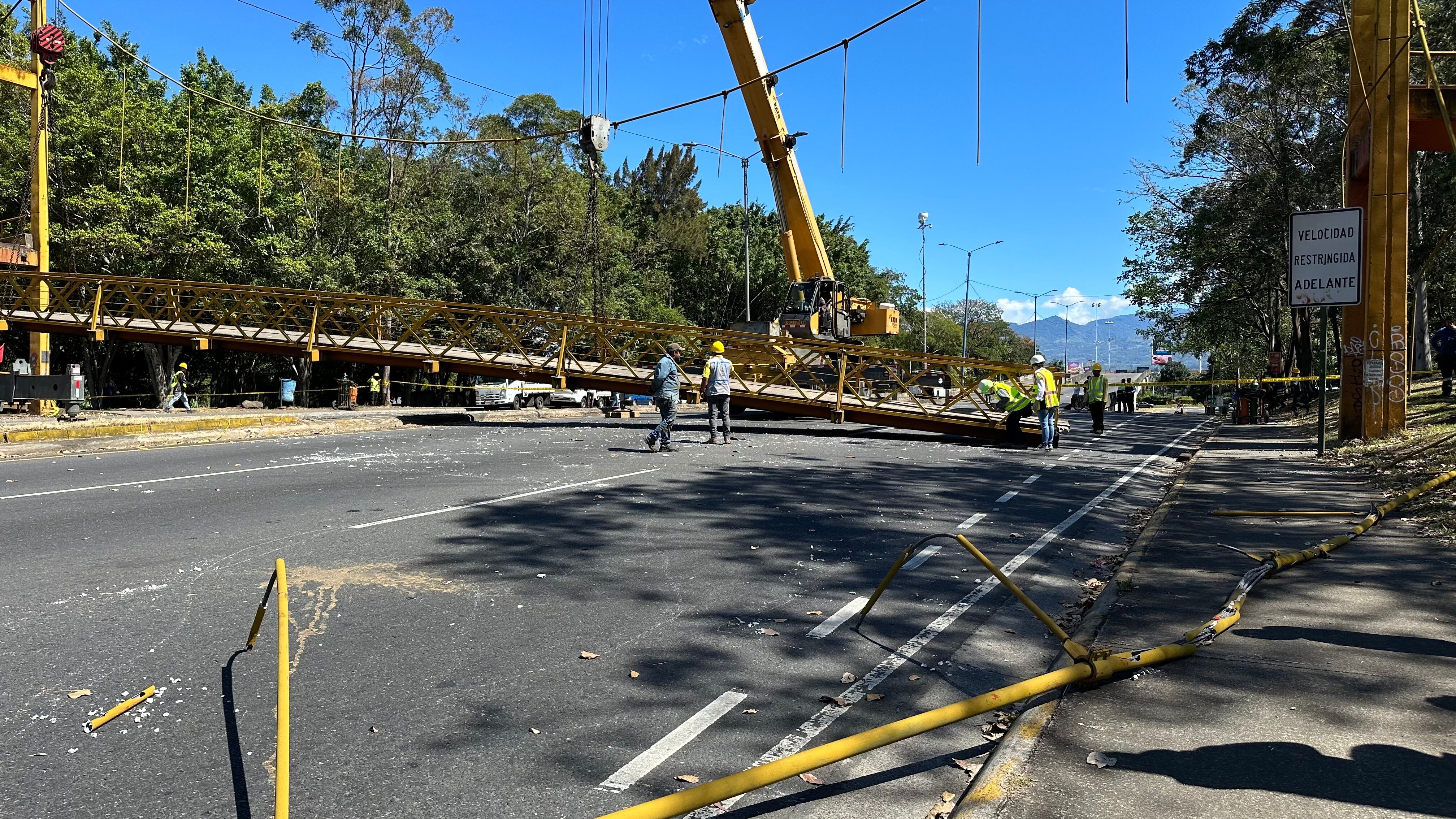 Puente peatonal Parque de La Paz