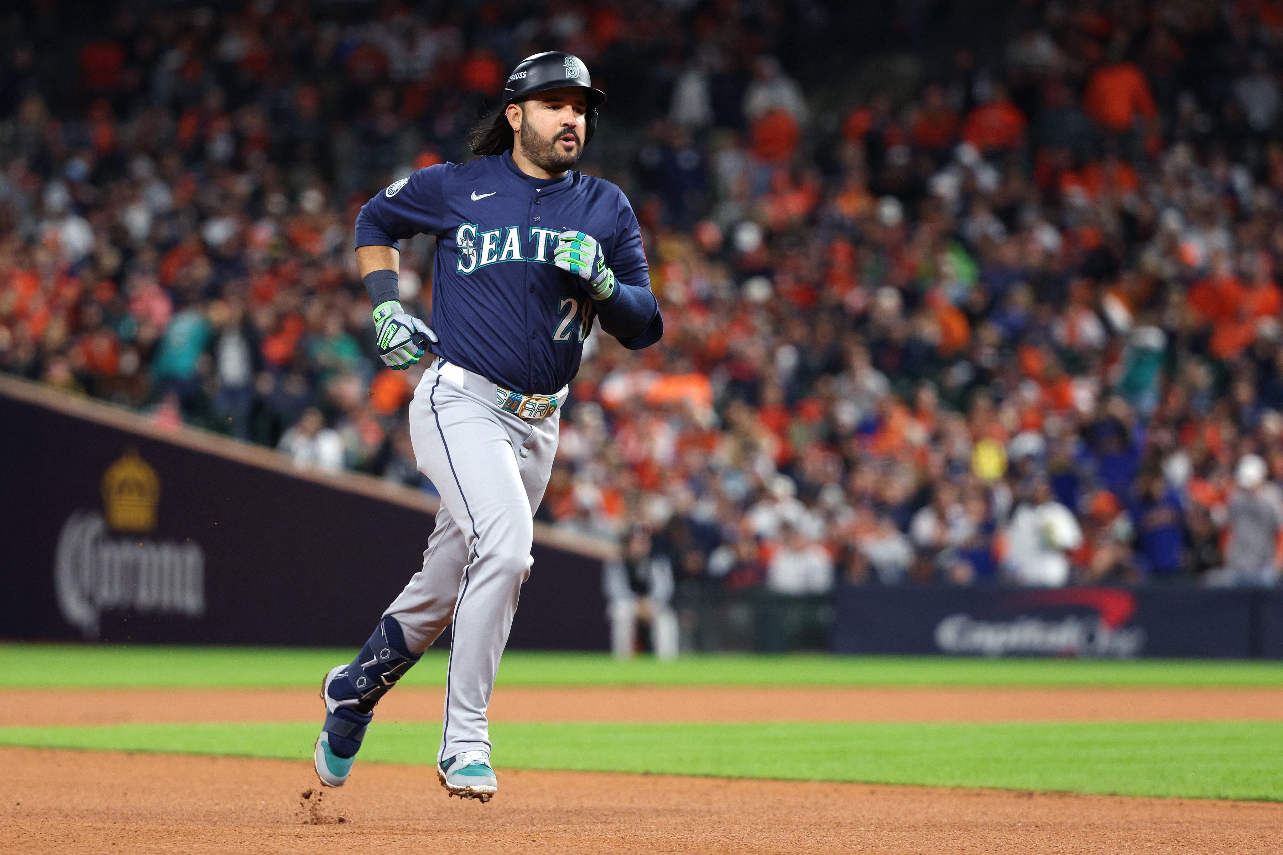 Los Marineros de Seattle se impusieron este martes 8x4 sobre los Tigres de Detroit con un jonrón del venezolano Eugenio Suárez y tomaron una ventaja de 2-1 en la Serie Divisional de los Playoffs de Grandes Ligas. AFP.