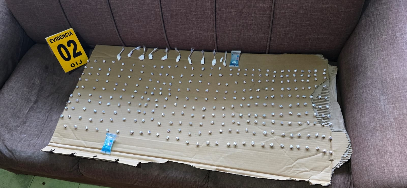 El OIJ detuvo a cuatro hombres por presunta venta de droga en Puntarenas.