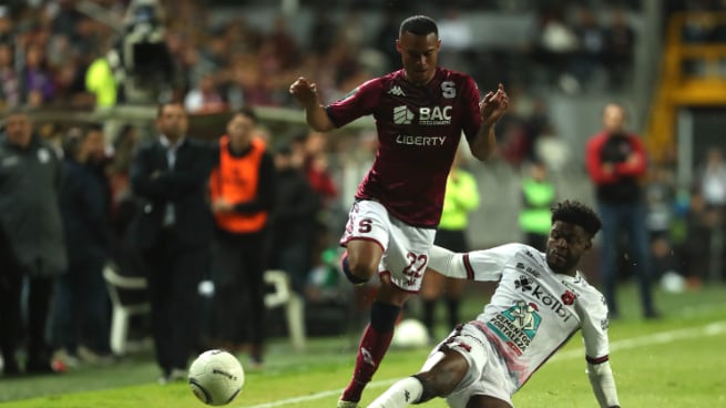 El volante del Saprissa, Youstin Salas le bajó el tono a los cuestionamientos por el trabajo de Kevin Chamorro. José Cordero.