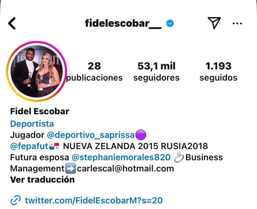 Fidel Escobar volvió a colocar las imágenes e info con su esposa, Stephanie Morales.