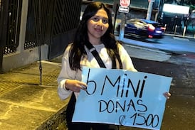 Joven nicaragüense convirtió un semáforo en su oficina y su esfuerzo en un negocio que no para de crecer