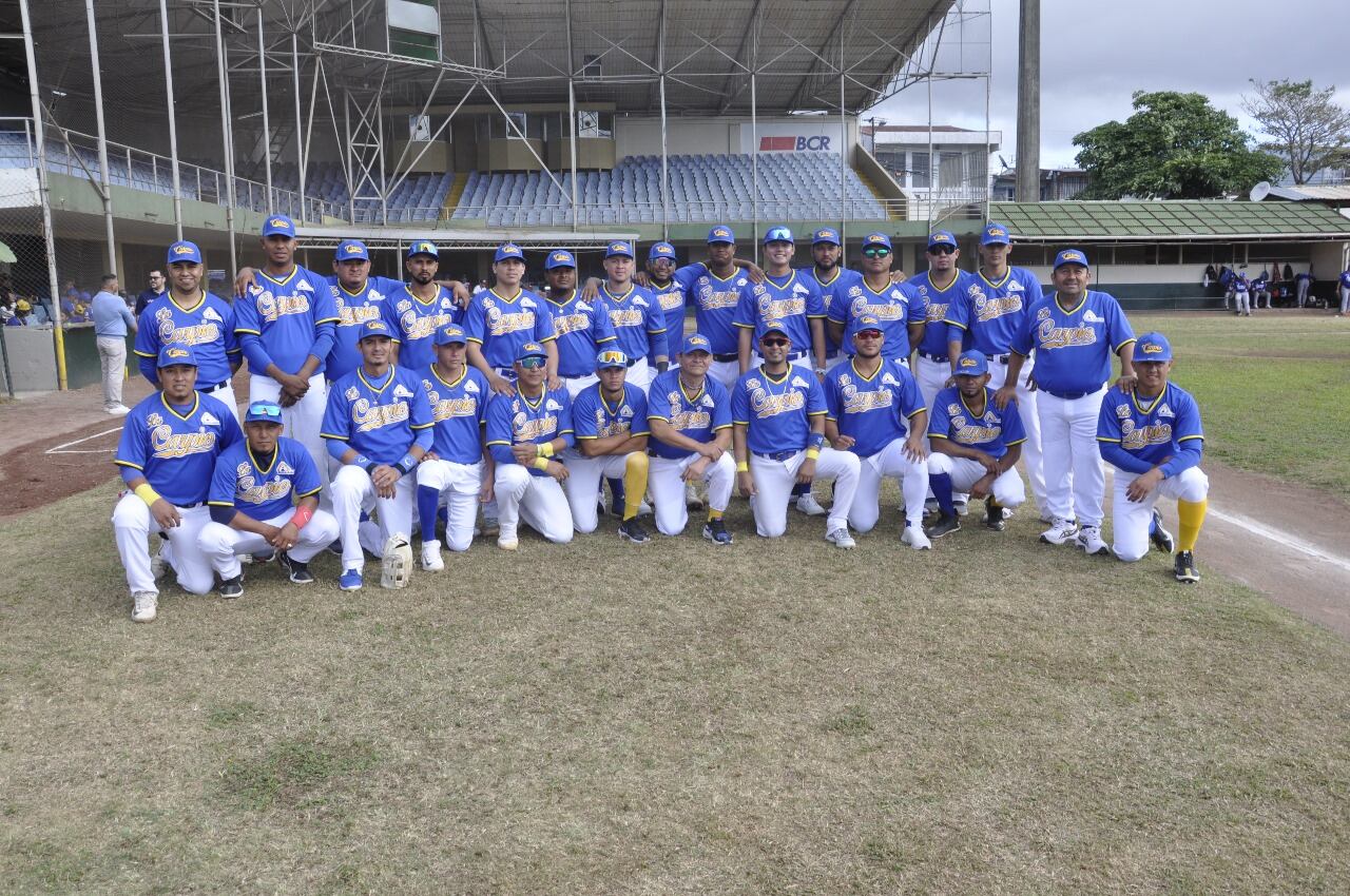 Ricardo Juárez Juárez, de 54 años, nació en la comarca El Manzano, en el municipio El Viejo, Chinandega, Nicaragua y a los 32 años se vino para Costa Rica y en La Carpio creo una academia de béisbol para rescatar niños y jóvenes de las drogas