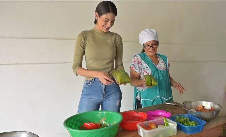 Miss Universo, Sheynnis Palacios, aprendió a hacer tamales gracisa a su abuela "mamita", en Diriamba, Nicaragua.