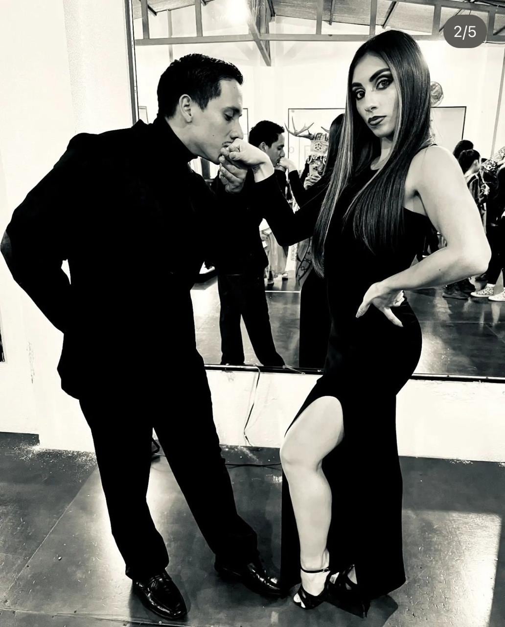 Alhana Morales y su pareja. Captura