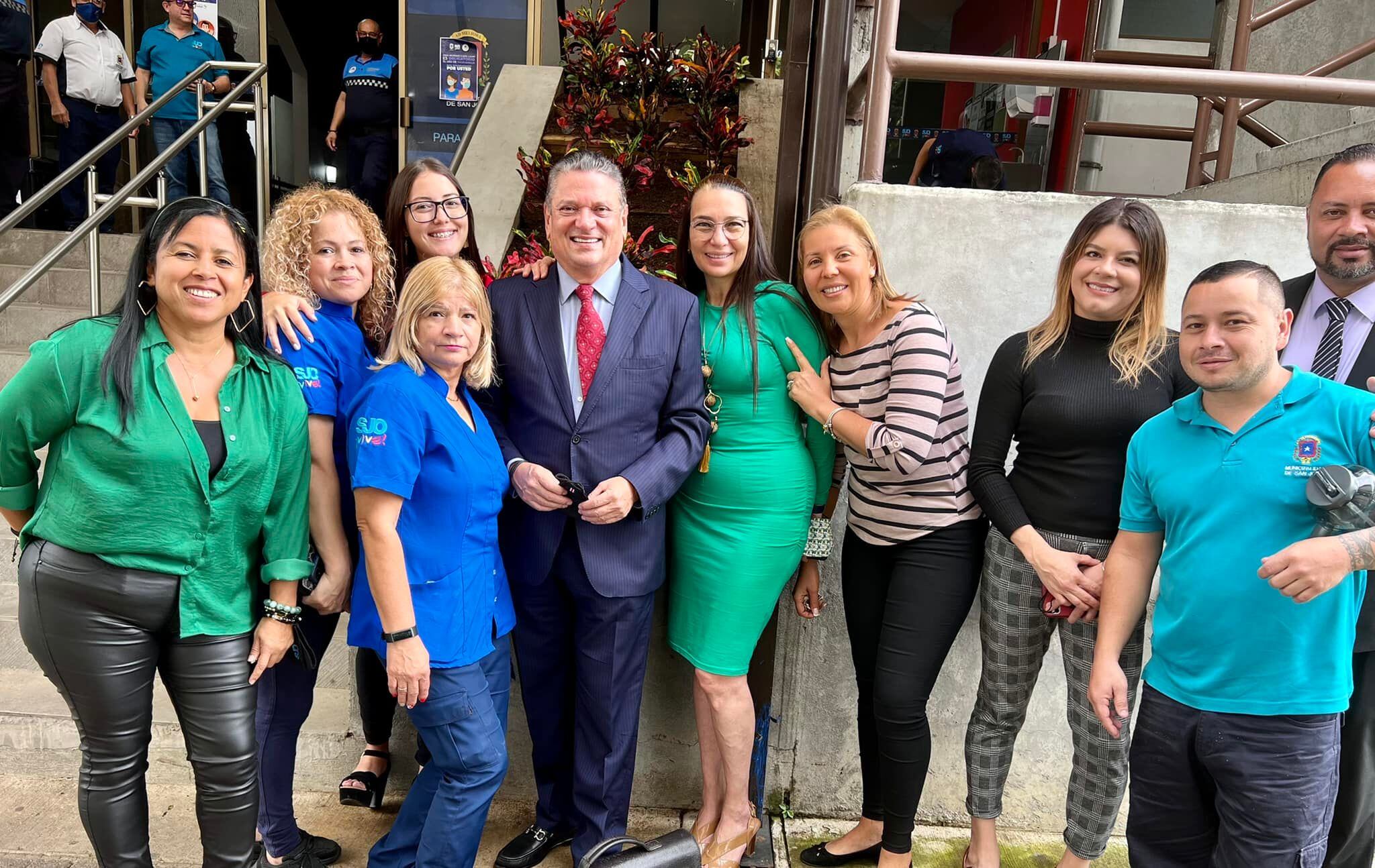 El regreso de los alcaldes a sus puestos genera diversas reacciones en redes sociales. Johnny Araya, quien tiene 27 años al frente del municipio de San José, es uno de los seis alcaldes investigados. Foto: Facebook.