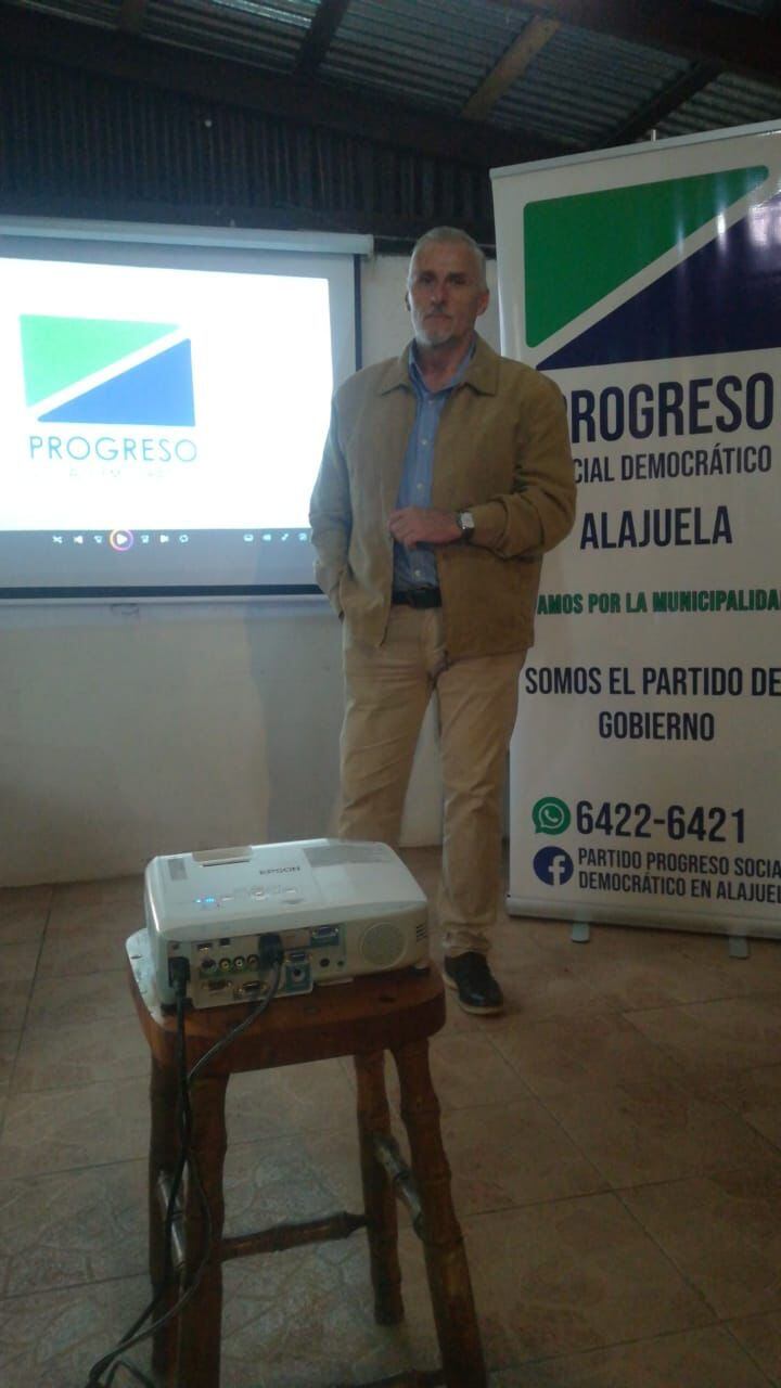 Max Mena, quien fue 14 años presentador del estado del tiempo en Canal 7, se lanzó como candidato a Alcalde de Alajuela