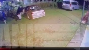 Video muestra el aterrador momento en el que tres sicarios ejecutaron a hombre que se baja de su carro