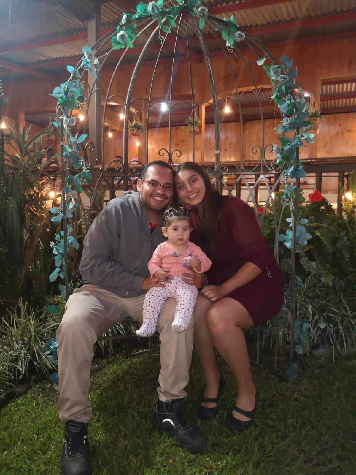 Helbert Daniel Coto Martínez, de 23 años, falleció este 26 de setiembre en un accidente de tránsito. Ese día estaba cumpliendo un mes de haberle propuesto matrimonio a Stephanie Rojas y faltaba un día para que la bebita de ambos, Alana Coto Rojas