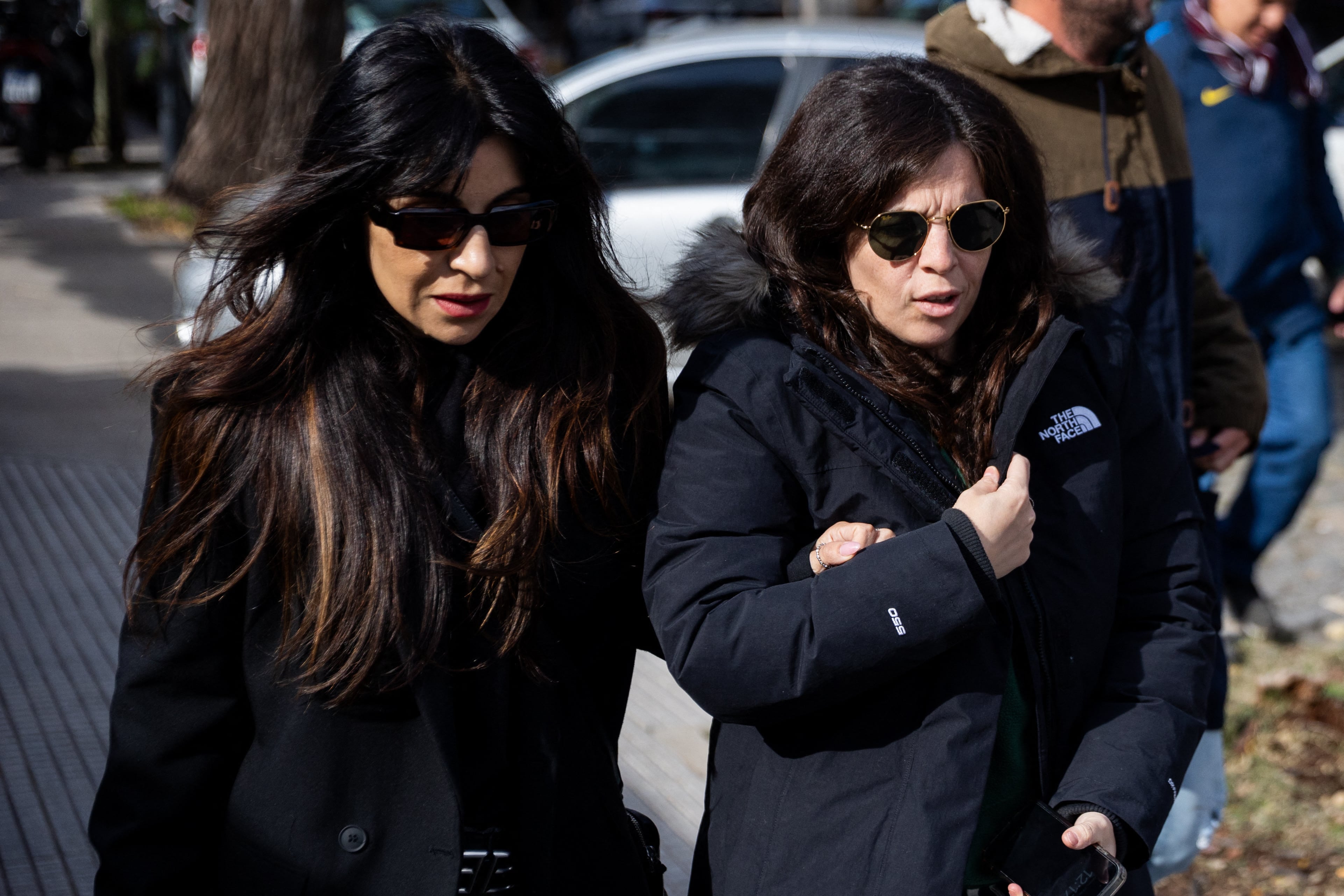 Gianinna y Dalma Maradona, las hijas de Diego Maradona, llegan al juicio por la muerte de su padre este martes 29 de mayo.