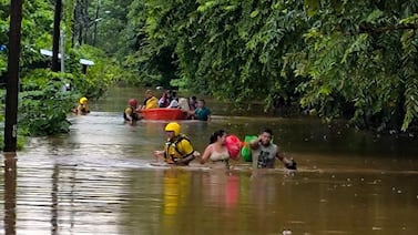Huracán Melissa deja a 186 costarricenses en albergues y sigue causando inundaciones
