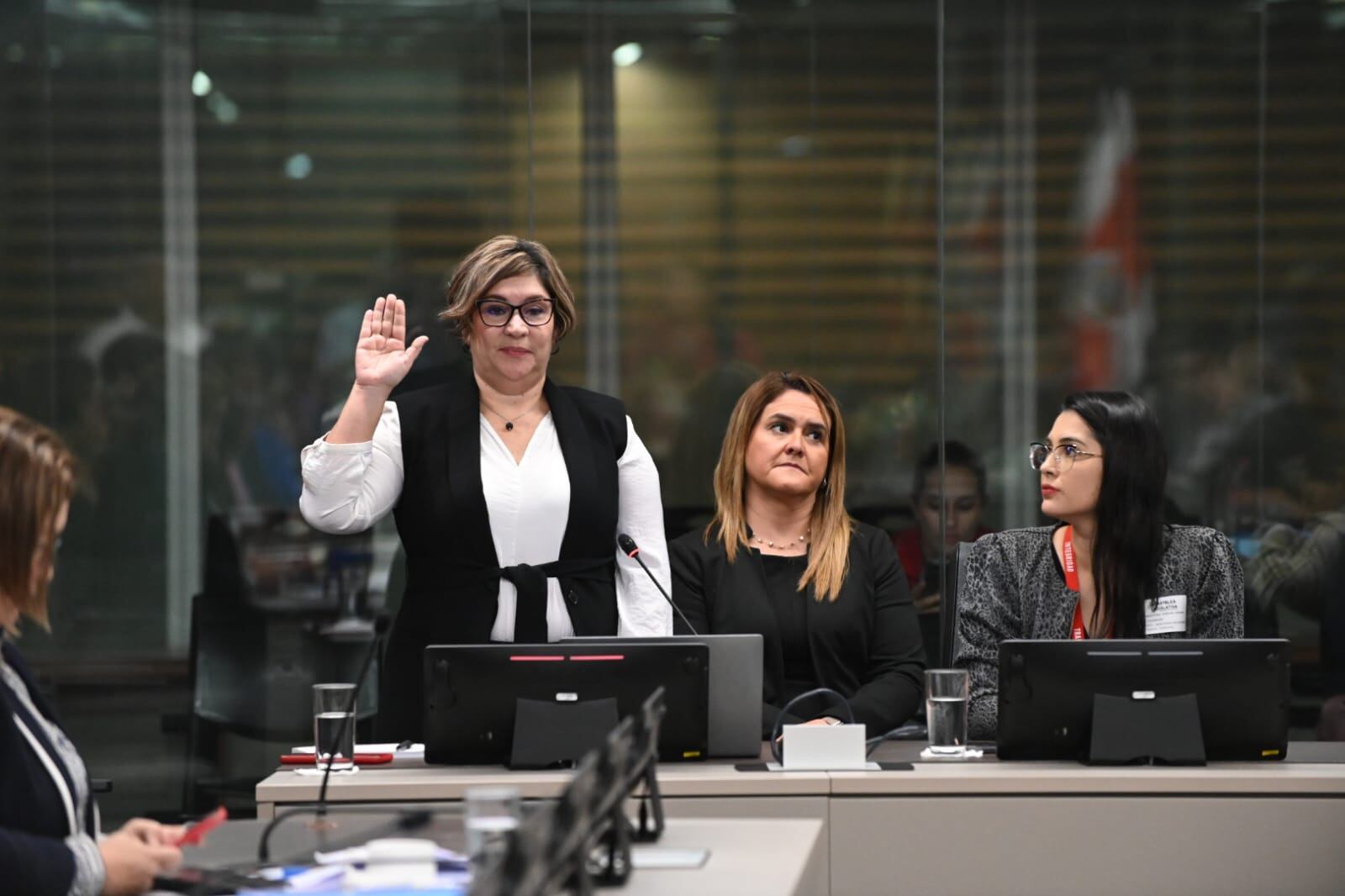 30/11/2023 Asamblea Legislativa La presidenta de la Junta de Protección Social (JPS), Esmeralda Britton, comparece esta noche ante los diputados por dos contratos adjudicados, sin concurso y de manera directa, al Sistema Nacional de Radio y Televisión (Sinart), en contra de criterios técnicos.