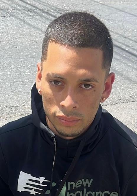 Rudy Sánchez, de 22 años, es buscado por las autoridades tras figurar como uno de los presuntos integrantes de la banda vinculada a alias “Gordo Julio”. Foto: OIJ