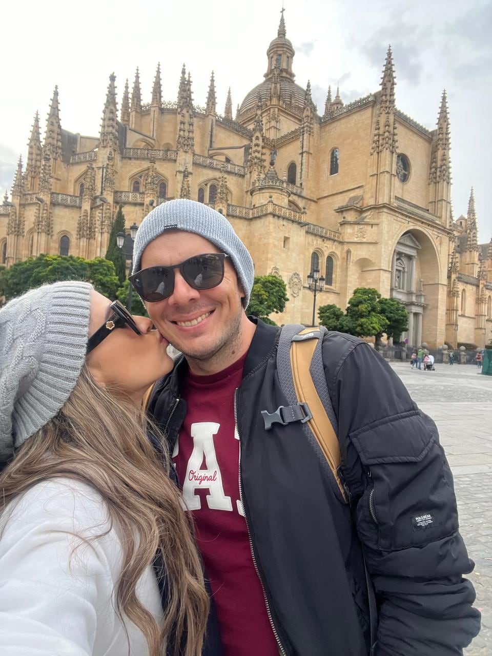 Tracy Calvo le propuso, en junio del 2020, matrimonio a su esposo, Fabricio Gamboa, mientras él estaba internado por cáncer en el Calderón Guardia, él falleció y ella entre 2025 y 2026 escribió un libro con la historia que vivieron juntos. "Amé hasta el cielo", es el título.