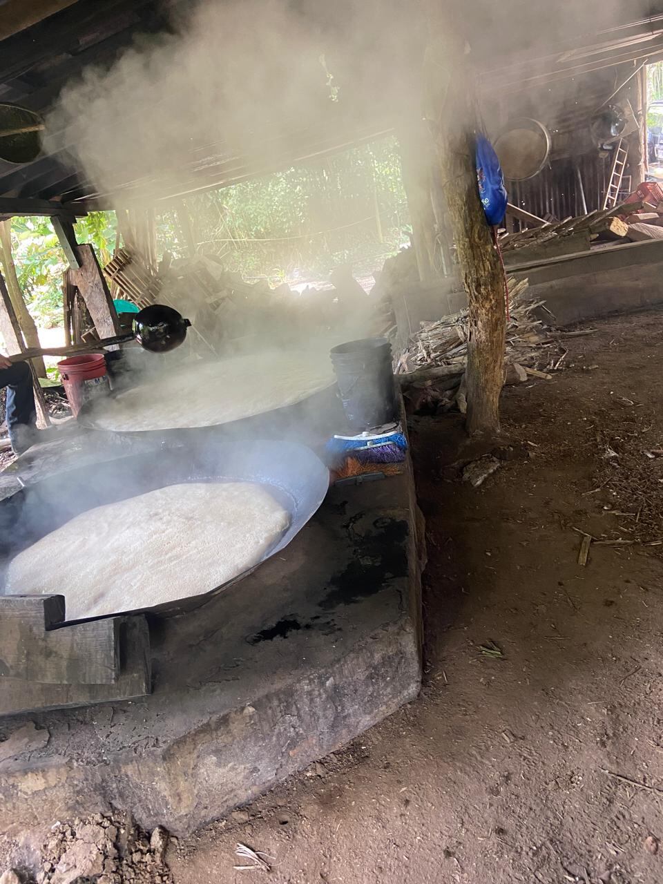 Un trapichero tico de la pura cepa, junto a sus tres hermanos, siguen trabajando en el trapiche que heredaron de su papá, quien lo heredó del suyo. Es un trapiche en Atenas que tiene más de 100 años de funcionar sin parar. Iván, Greivin, Célimo y Berny Alpízar Arce, son los cuatro hermanos que no le aflojan al “Trapiche Don Uriel”.