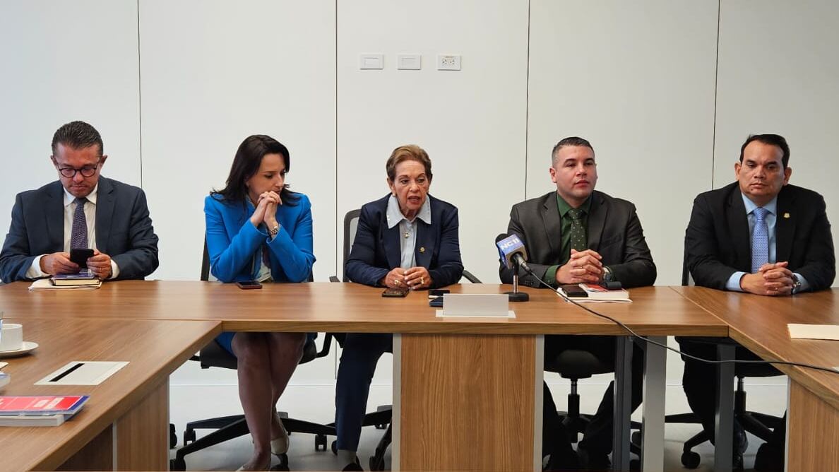 Reunión de los Tres Poderes de la República para tratar temas de seguridad
