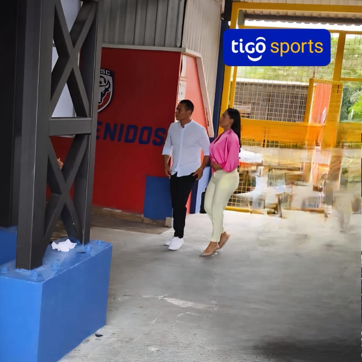 Wálter Centeno ya está en San Carlos, para firmar con los toros. Facebook Tigo Sports.