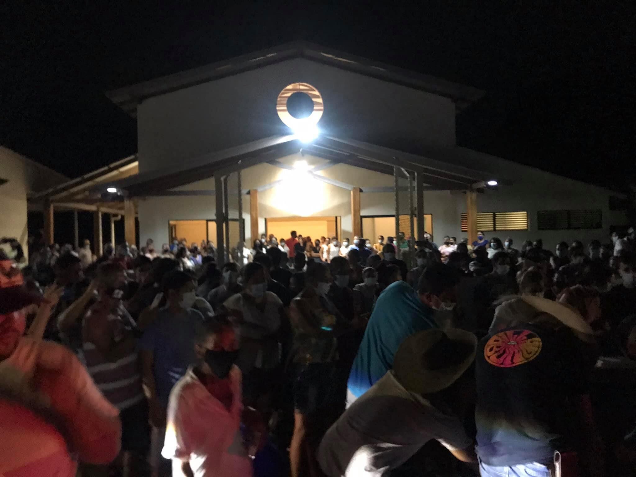Funeral de padre y sus dos hijos que fallecieron a consecuencia de choque ocurrido en Cartagena de Santa Cruz. Foto cortesía Noti Cartagena.