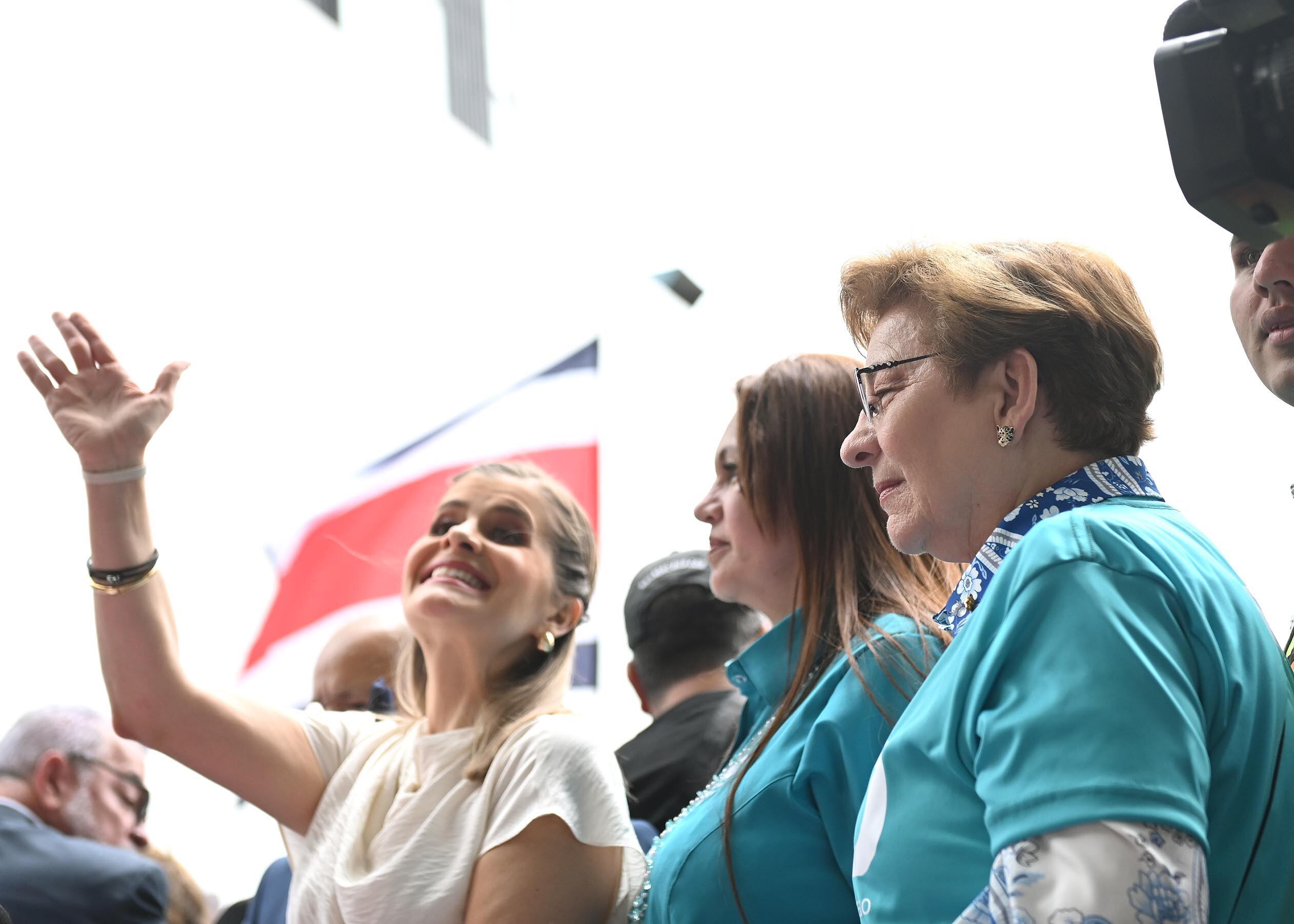 12 de julio del 2025. Parque Morazán. San José. 09:00 hrs. Anuncio oficial del partido político con el que participará el movimiento de Rodrigo Cháves en las próximas elecciones nacionales en febrero del 2026. En la foto: Pilar Cisneros anuncia que el partido Pueblo Soberano representará a Rodrigo Cháves en las próximas elecciones. Foto: Albert Marín.