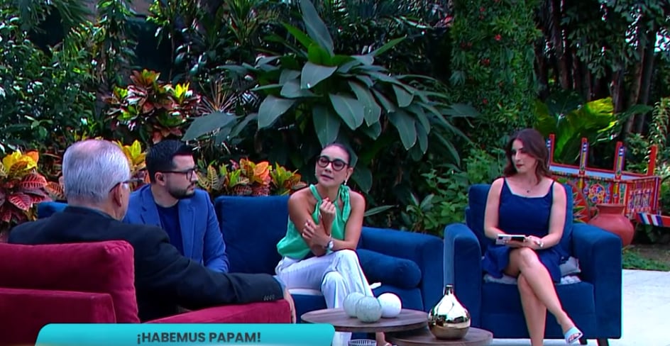 Programa Buen día con el sacerdote Mario Segura de invitado hablando del papa León XIV