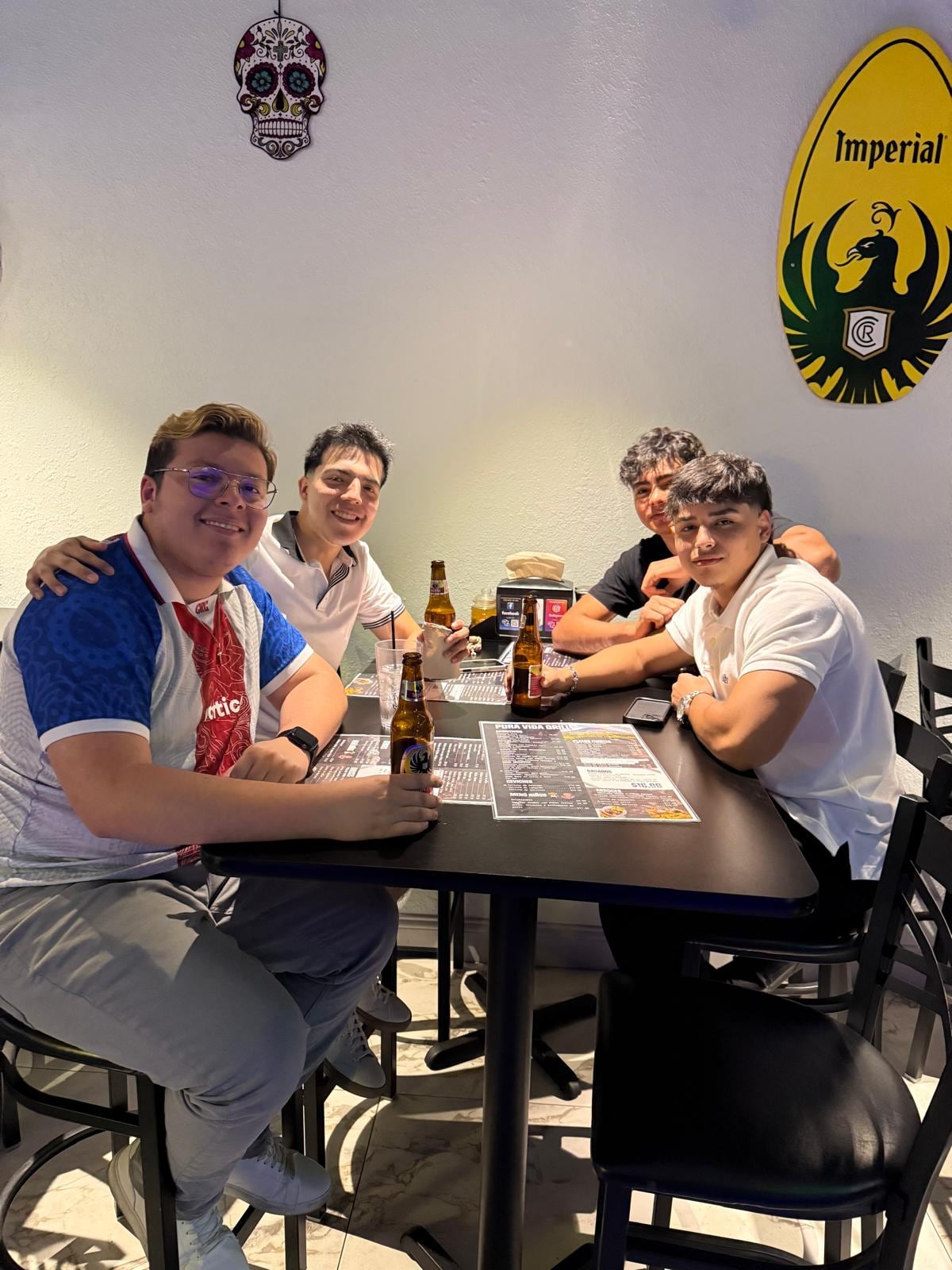 Henry Barrantes , de Guanacaste, alistó su restaurante (Pura Vida) en Orlando en un punto de encuentro para los costarricenses, donde el chifrijo, el cantonés y el fresco de cas ya acompañan la Copa Mundial de la FIFA 2026.