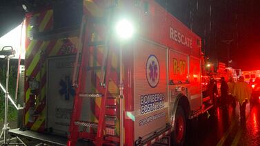 Desgracia alcanzó a motociclista en terrible choque, se reportan presas