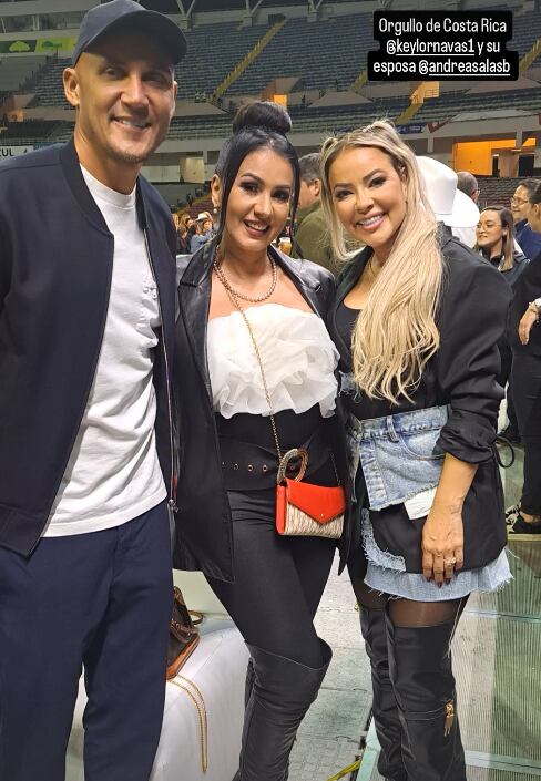 Keylor Navas y Andrea Salas en el concierto de Marc Anthony y Christian Nodal.
