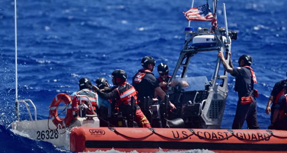 Rescatan a náufragos