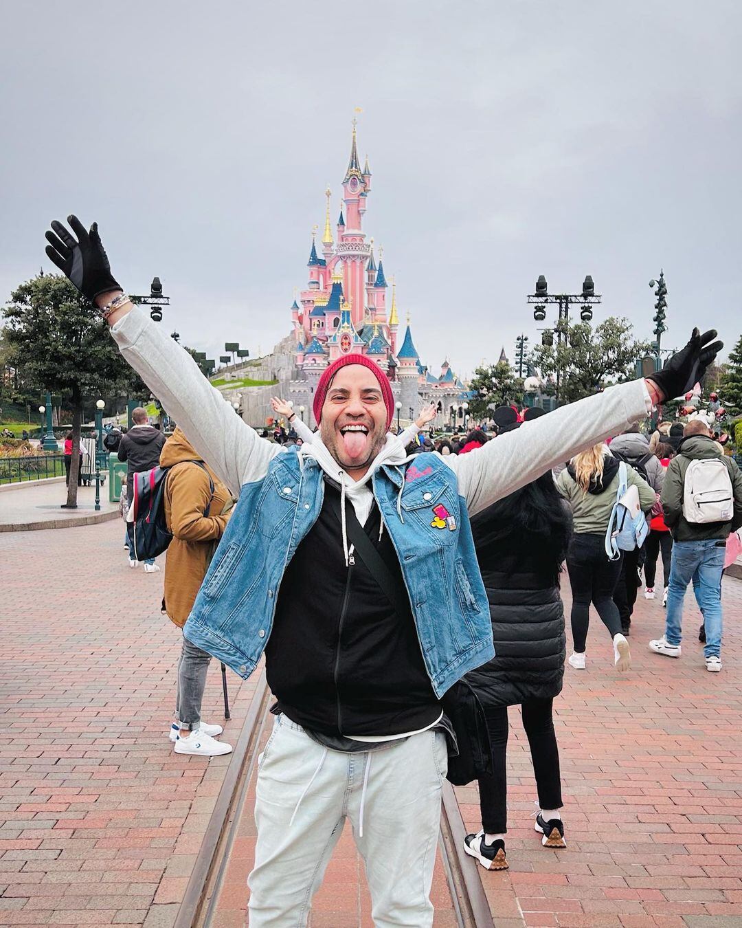Damián Logoria, actor doblaje personaje Mikey de la serie de Disney Recreo.