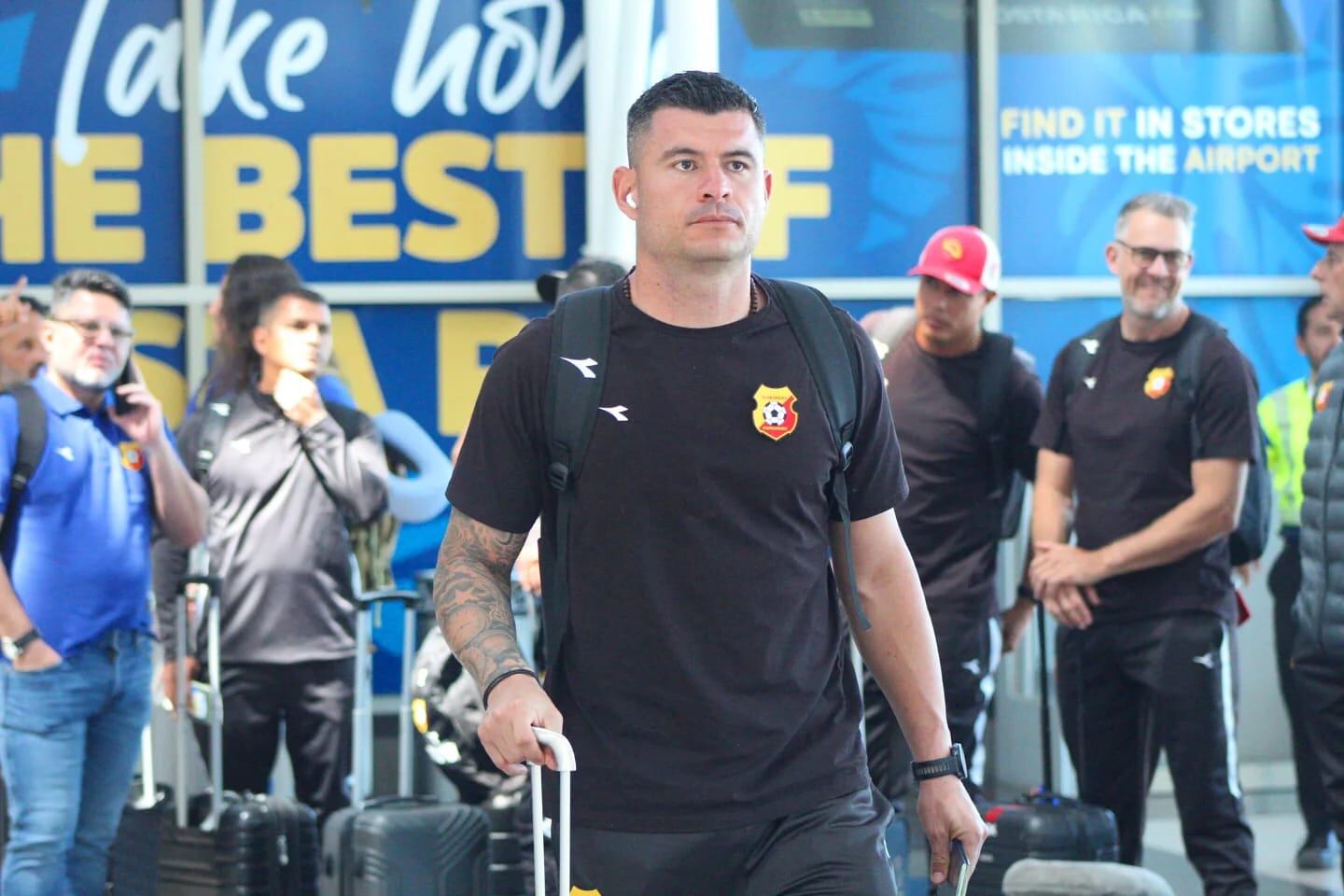 Un total de 35 personas de la delegación del Herediano  para el juego de vuelta de la Copa de Campeones de Concacaf. Prensa Herediano.