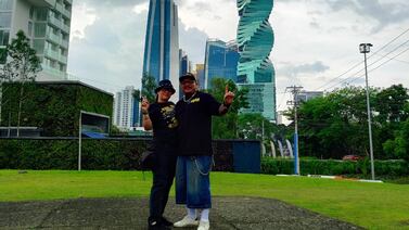 Matrimonio de motociclistas tico murió al derrapar y caer en un guindo en Panamá