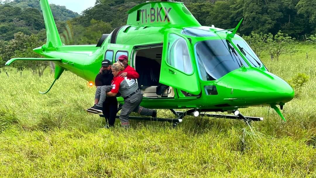 Don José Flores Flores, la persona más longeva del planeta con 117 años cumplidos, quien es vecino de Guanacaste, tuvo que ser trasladado en helicóptero por las fuertes lluvias que cayeron en la zona y él lo disfruto mucho